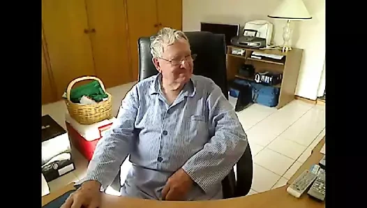 Dede kameraya boşalıyor