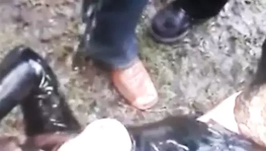 PVC oufith nr2 üzerinde işemek