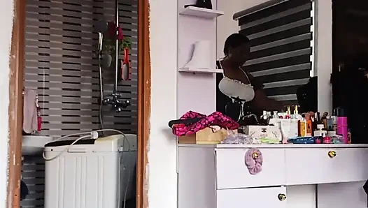 Ev temizliği zenci orta yaşlı seksi kadın rutini - mara egzotik ile temizlik