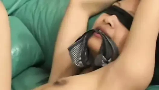 Külotunu buldum ve onları koklamak zorunda kaldım