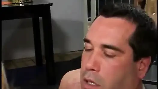 Seksi siyah iç çamaşırlı yalnızlık yarağa biniyor
