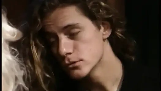 Çarpıcı sarışın Kaitlyn Ashley yeni en yüksek puanlı göğüsleri için kozmetik cerrahına minnettar olmak istiyor