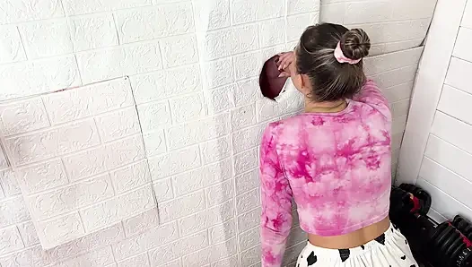 Duvar deliği yarağı böyle bir dokunuşla başa çıkamıyor