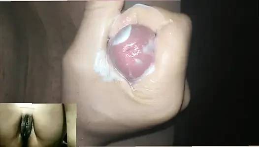 Kızlar görüntülü görüşmede mastürbasyon yapıyor