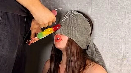 DONDURMA OYUNU. Tat oyunu sırasında üvey kız kardeşinin yüzüne büyük boşalma