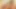 Küçük yaraklı ladyboy tek başına mastürbasyon yapıyor
