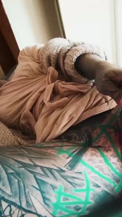 Dövmeli vixens anal halka açık fışkırtma ve orgazm | Klip 1