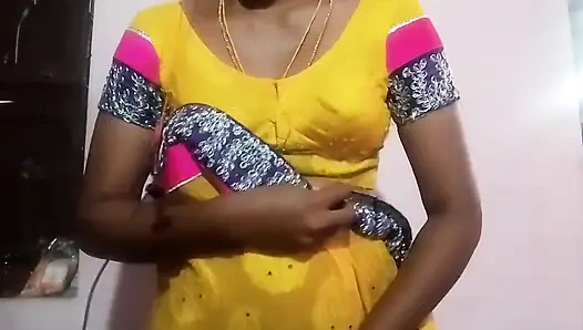 Tamil kız lavanya striptiz göğüslerini gösteriyor