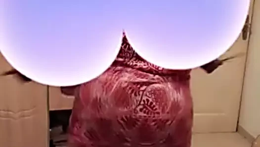 Une grosse milf salope