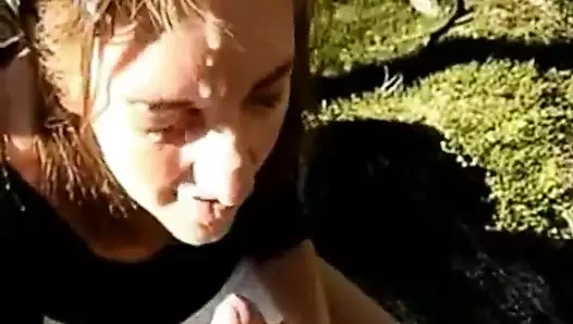 Her yerde rüzgarlı sahilde yüz