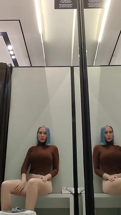 Обязательный для обмена момент из "Мастурбации в примерочной в торговом центре. Я примеряю прозрачную одежду в примерочной и"