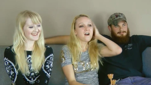 Striptiz korsan penguenleri kazananı doğal olarak baskın değil