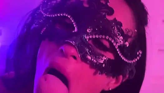 Donanımlı büyük memeli misslexa neighboor'unu sikiyor