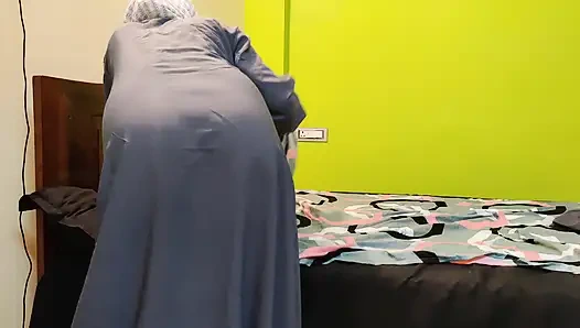 Evde kimse yokken tesettürlü kadın erkek arkadaşıyla seks yapıyor