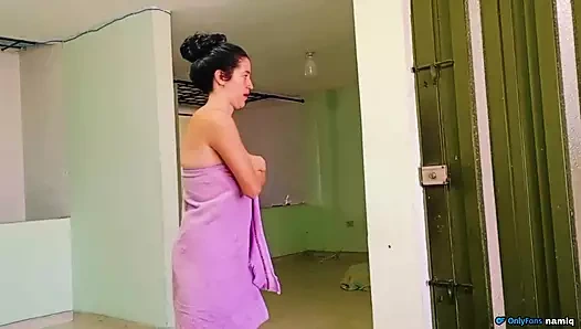 Bilgisayardayken en iyi arkadaşımın annesinin amını yiyorum