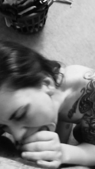 sürtük seviyor horoz içinde ona ağız