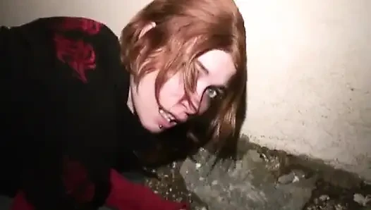 Mathilde'in sikişmek için acil bir dürtüsü var!