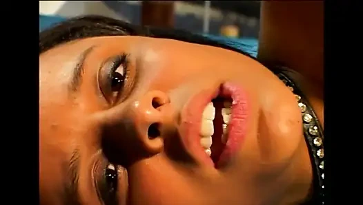 Tatlı ıslak esmer için büyük zenci yarağı