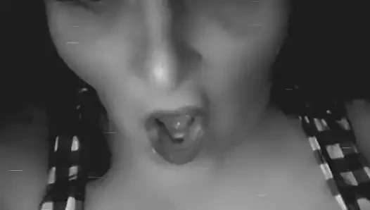 Onu göbek deliğine siktim ve fışkırtarak fışkırtarak fışkırtıyor