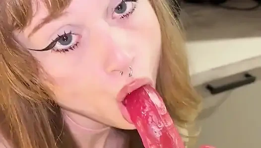 Pembe Kedi Yapay Penisimi Sikiyorum