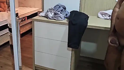 Karımı kuryeyle dairede yakaladım ve azgındım