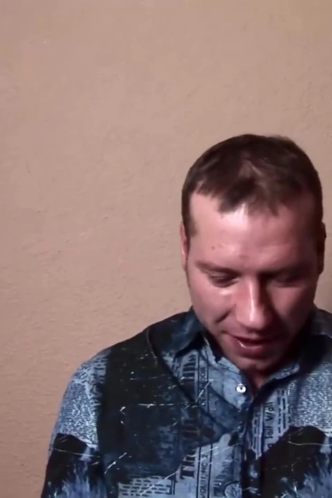 Almanya'dan iki azgın bayan uzun bir yarağı paylaşıyor