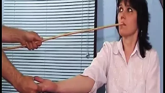 Alman bir sürtükle ateşli bir bdsm eyleminin döl yeme sonu