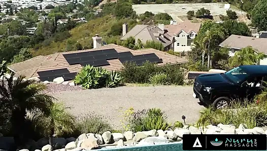 Nuru masajı - mükemmel mürekkepli güzellik Lacey Jayne sulu dölleme ile ateşli nuru sikişi yapıyor