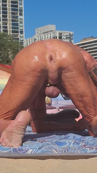 Key West plajda yeni büyük dildosuyla yağlanıp kullanıyor | Bölüm 2