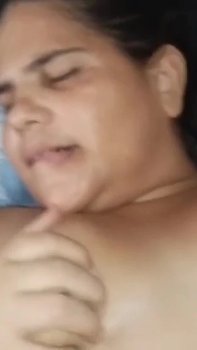 father-in-law finds me in bed all aroused and can't stand to see my big ass, he ends up fucking me until I reach a… | Clip 1