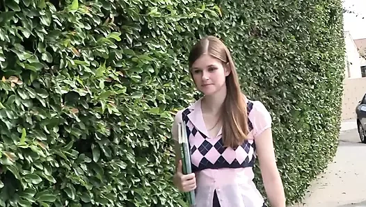 Genç kız meme uçlarını, amını ve götünü yalatıyor