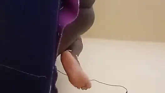 Yaşlı bir kadını çığlık atarken daha sert sikiyor