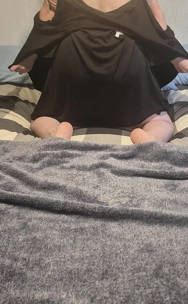 Seksi iri güzel kadın dildoya biniyor