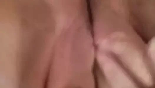 Şişman çirkin sürtük Amy J amcık ovuyor