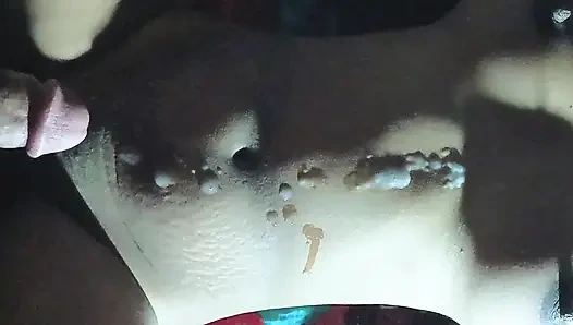 Notty Asyalı kız yerde ırklararası sevişiyor.