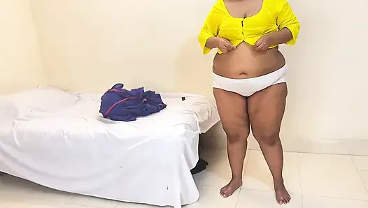 Eller bağlı ve sert sikiliyor