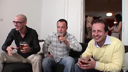Eş değiştirenler grup seks partisi sahnesi 2 grup sikiş eğlencesi
