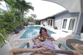 Üvey kız kardeşin Raven Lane