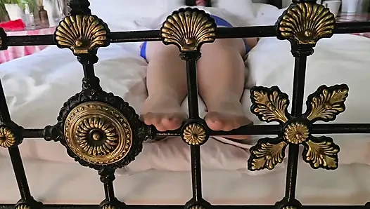 Mavi mini etek bölüm 1 ayak ovma