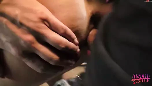 Brunette sodomisee a larret de bus