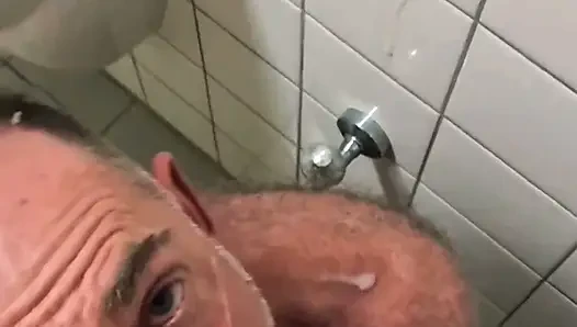 Berlin banyo anonim emiyor