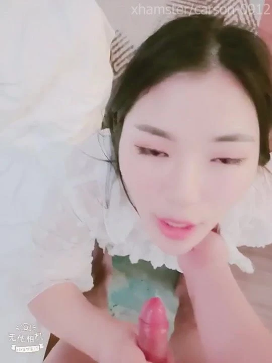 Innocent chinese girl give a good blowjob