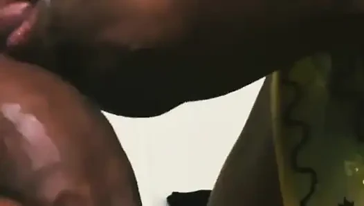 Hepsini emdi ve devam etti!!