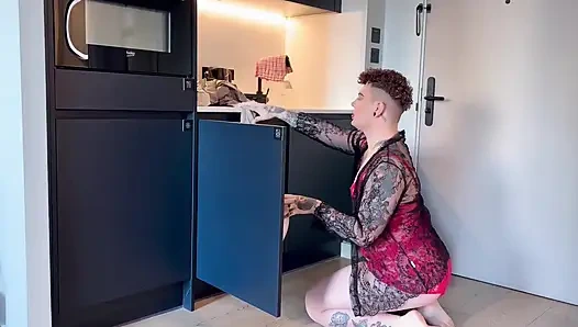 Femboy kocasını sikişmesi için baştan çıkarıyor