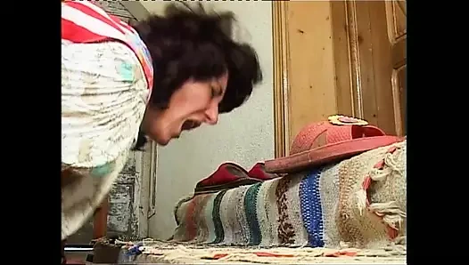 Kır bahçesinde sikiliyor!