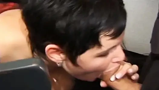 Büyük memeli doğal Fransız orta yaşlı seksi kadın sert sikişiyor