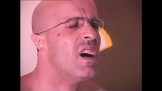 Güzel memeli ateşli orta yaşlı seksi kadın büyük klasik yarakla sikiliyor ve ağzına boşaltıyor