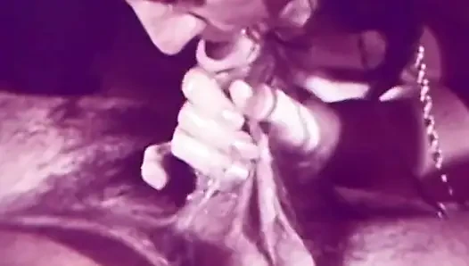 Öpüşme yalama parmaklama retro orgazm