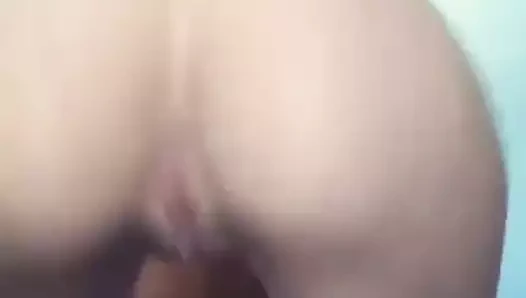 Büyük götlü bebek şortsuz twerk yapıyor