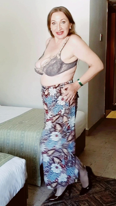 Seksi iç çamaşırı ve yüksek topuklu ayakkabılar